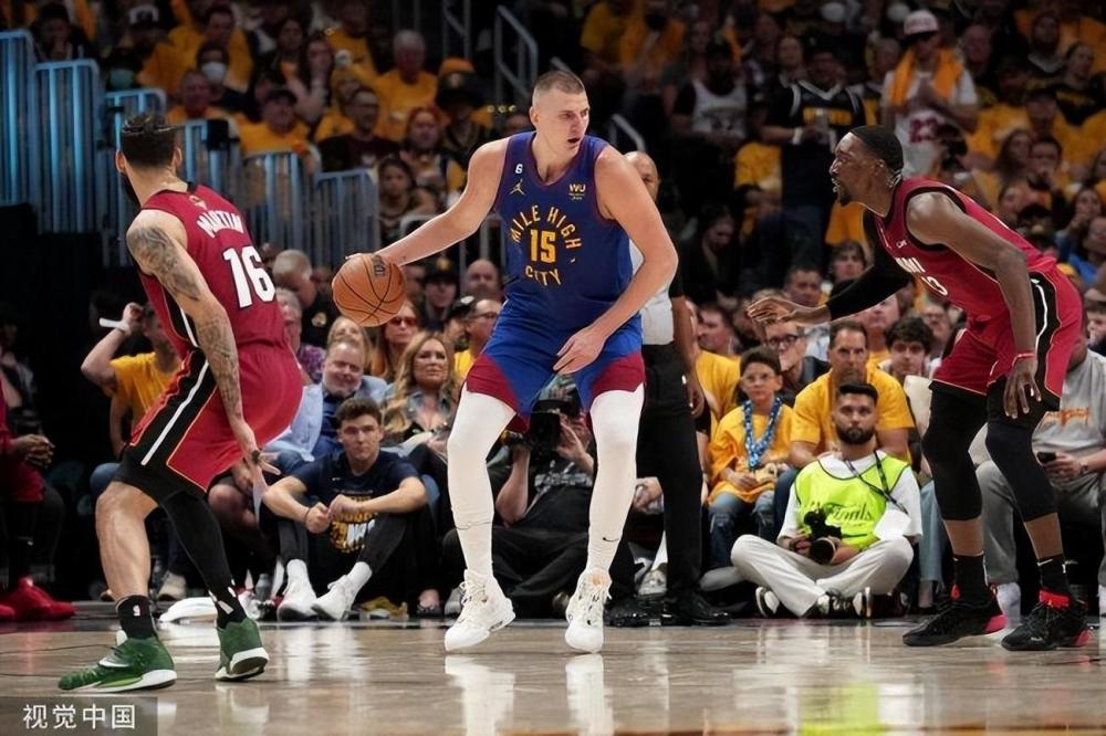 B体育- 巴特勒三双热火轻取公牛  